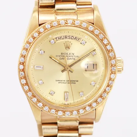 Herrur Rolex Day-date Ø 36mm, diamantkrans ej original, diamantindex, refnr: 1803, snr: 5037452, caliber: 1556, verk.nr DD20236, från 1978, länk.nr: 8385, Presidentlänk, två extra länkbitar medföljer, länkens innermått 18cm, bredd:18-20mm,18K i boett samt länk,  brv 125,9 gram  Vikt: 0 g