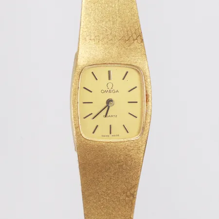 Damur, Omega 18K, quartz, ca Ø17mm, integrerad länk, batteribyte krävs, 18K  Vikt: 45,7 g