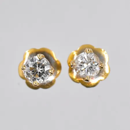Ett par örhängen med diamanter 2x ca 0,30ct,18K Vikt: 2,1 g