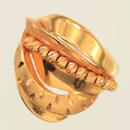 Ring, stl 18¼, bredd 3-21mm, 21K Vikt: 6,4 g