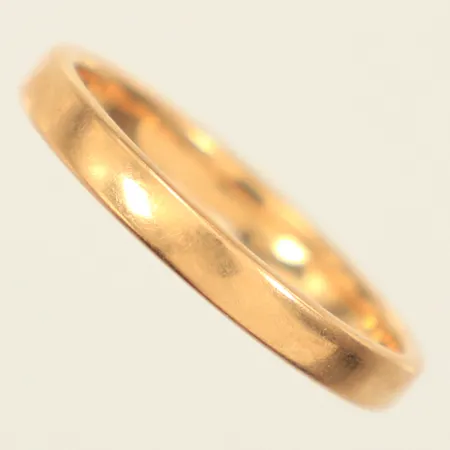 Ring, stl 20, bredd 3mm, gravyr, 18K  Vikt: 4,1 g
