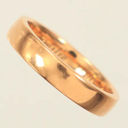 Ring, stl 17¾, bredd 4mm, gravyr, 18K Vikt: 5,9 g