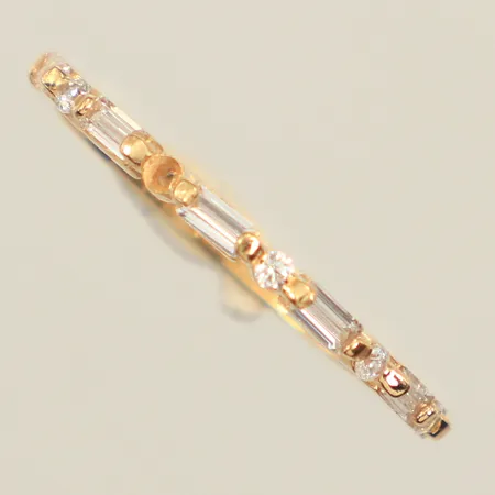 Ring vita stenar, stl 16½, bredd 1,7mm, saknar stenar, defekt, 18K  Vikt: 1,3 g
