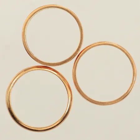 Tre ringar, stl 18-19, gravyr, 18K Vikt: 13,4 g