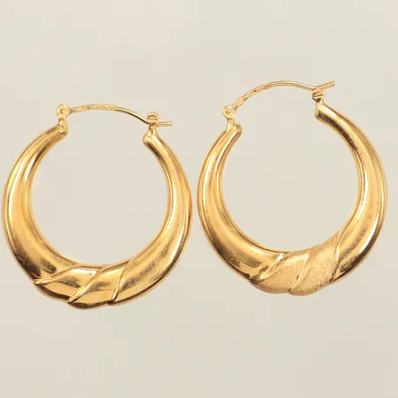 Ett par örhängen, Ø24mm, bredd 3,6mm, 18K Vikt: 3,5 g