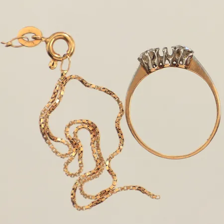 Ring diamant 2 x ca 0,16ct, saknar diamant, armband, defekt, 18K Vikt: 2,5 g