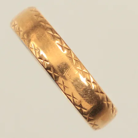 Ring, stl 20, bredd 4,9mm, gravyr, repig, 18K Vikt: 3,8 g