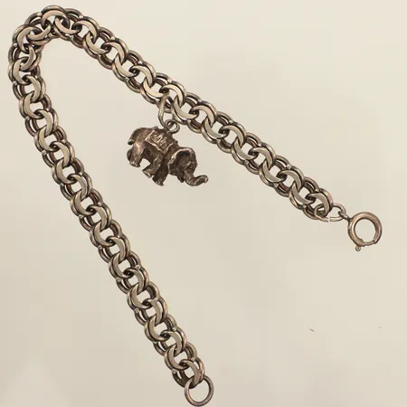 Armband Bismarck med berlock elefant, ca 19,5cm, bredd ca 7,6mm, 830/925 silver Vikt: 19,1 g