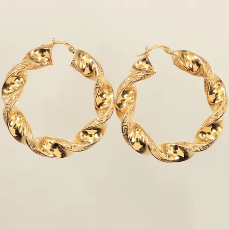 Ett par örhängen, Ø40mm, bredd 7,5mm, meanderdekor, 18K  Vikt: 8,3 g