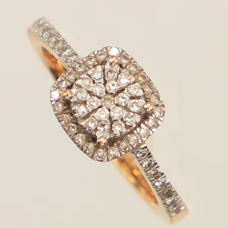 Ring diamanter ca 58x ca 0,005ct, stl 15, bredd 7,5mm, GHA, 18K  Vikt: 3,2 g