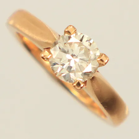 Ring diamant ca 0,80ct, Top Cape/S1, stl 15¼, bredd 6mm, 18K  Vikt: 4,5 g