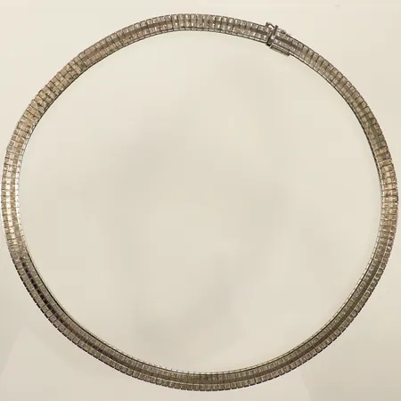 Collier, längd 40cm, bredd 8mm, skev, 835/1000 silver  Vikt: 32,3 g