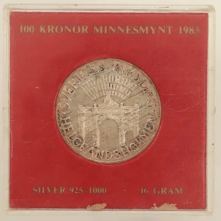 Minnesmynt, Sveriges Riksdag Helgeandsholmen 1983, nominellt värde 100kr, Ø32mm, plastetui, 925/1000 silver Vikt: 16 g