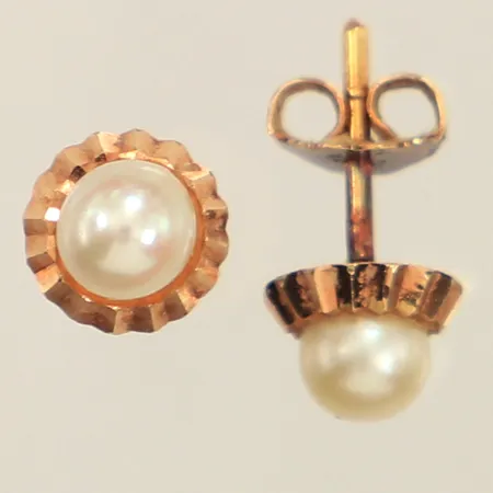 Ett par örhängen, pärlor, Ø6,7mm, 18K  Vikt: 1 g