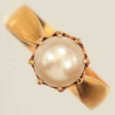 Ring med pärla, stl 18, bredd ca 9,8mm, 23K Vikt: 6,4 g