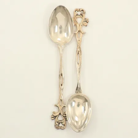 Två moccaskedar, ca 9,7cm, silver Vikt: 13,7 g