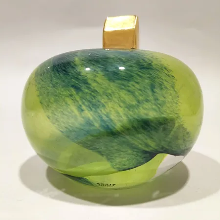 Glassskulptur, Earth, Bertil Vallien, Kosta boda, Nr 7091035, grön, blå, Ø33cm, höjd ca 9cm, signerad samt etikettmärkt, 