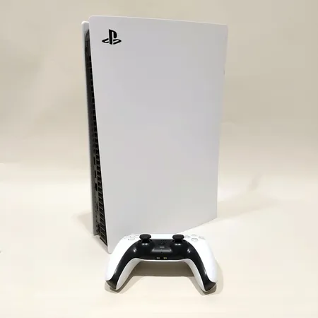 Spelkonsol Sony Playstation 5, modellnr, CFI-1016A, serienr: F10B01XW412998728, 1 handkontroll, kablage Skickas med postpaket.