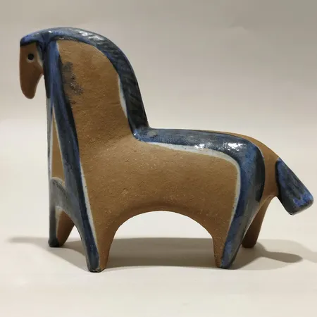 Figurin Häst, Lisa Larson, ur serien Lilla Zoo, höjd ca 10cm, längd ca 13cm, , delvis glaserad stengodslera, Gustavsberg, producerad 1956-1978, ej etikettmärkt, glasyrdefekter