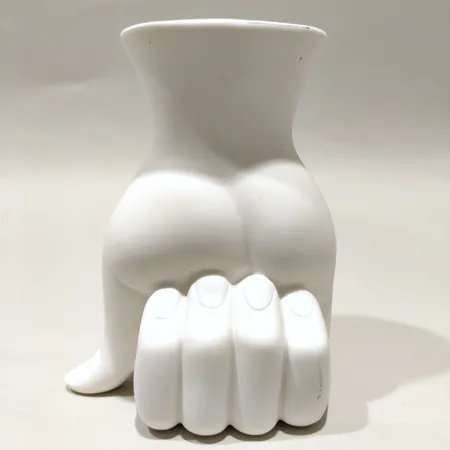 Vas Marcel, Jonathan Adler, höjd 15cm, skrapmärken, fläckar Skickas med paket.