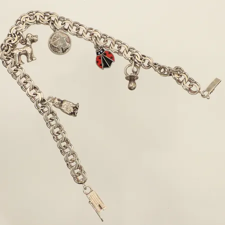 Armband Bismarck med fem berlocker, längd 19cm, bredd ca 6-20mm, silver Vikt: 14,7 g