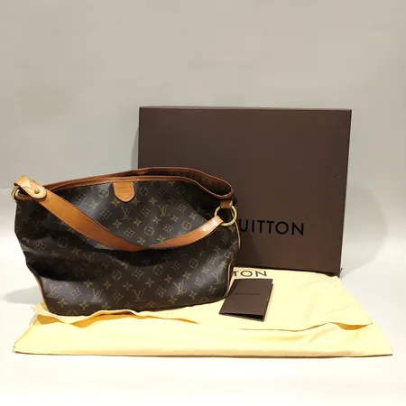 Väska, Louis Vuitton, Delightful, monogram canvas,  ref. nr M40352, snr. FL5102, handtag i läder, innerficka med dragkedja, förgyllda mässingdetaljer, D-ring samt lås missfärgat, fodrad med brunrandig canvas, fläckar, höjd ca 28cm, bredd ca 45cm, kvitto Japan Tokyo 2013, dustbag, kartong, påse