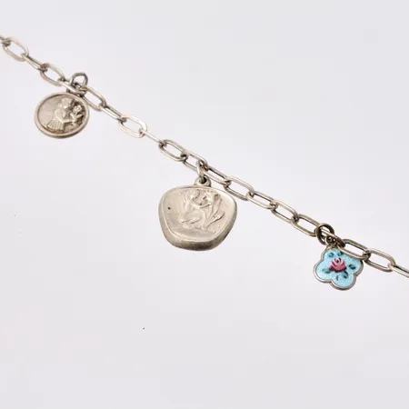 Armband i silver, 16,5cm, Ankar, bredd 3,8mm, 3st berlocker, 830/1000, vikt 6,61g.