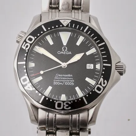 Herrur Omega, Seamaster Proffessional, Ø 41mm, ref.nr. 25318000, serie.nr. 80667392, chronometer, datum, repig bezelring, smårepig stållänk ca 19cm inklusive ur, box, certifikat, ytterkartong.