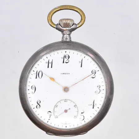 Fickur Omega, manuell, liten sekundvisare, Ø51 mm, boett nr4038510, fungerar vid ej testtillfället, silver 800/1000. Bruttovikt 91,8g.