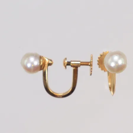 Ett par Örhängen med odlade pärlor Ø6mm, skruvlås, GD&Co, 18K Vikt: 1,8 g