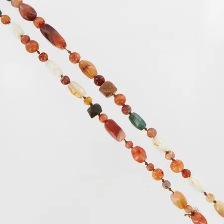 Collier med olika stenar, ca 80cm, ej öppningsbart