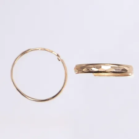 Ett par örhängen, Ø17mm, bredd 3mm, buckliga, 14K Vikt: 0,9 g
