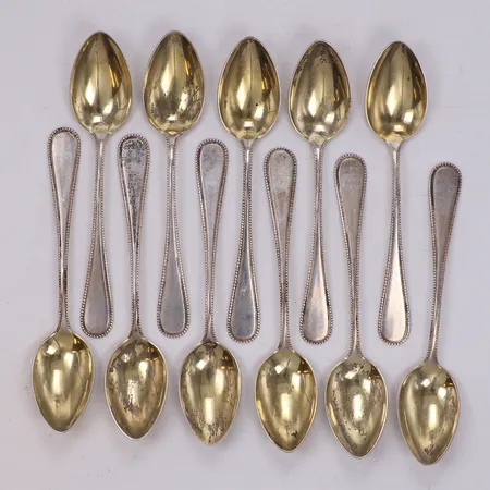 11 Skedar, längd 10,5cm, delvis förgyllt silver 830/1000 Vikt: 106 g