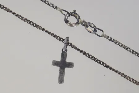 Halskedja pansar med kors , längd 35,5 cm, bredd 1,3 mm, silver 925/1000 Vikt: 2,4 g