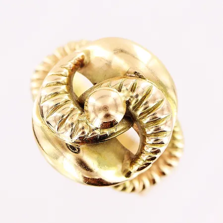 Ring, stl 16¾, bredd 3-14,5mm, höjd från skenan 10,5mm, mindre buckla, 14K Vikt: 3,1 g