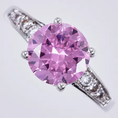 Ring med rosa och vita stenar, stl ca 19½, bredd ca 1-10mm, silver 925/1000 Vikt: 4,1 g