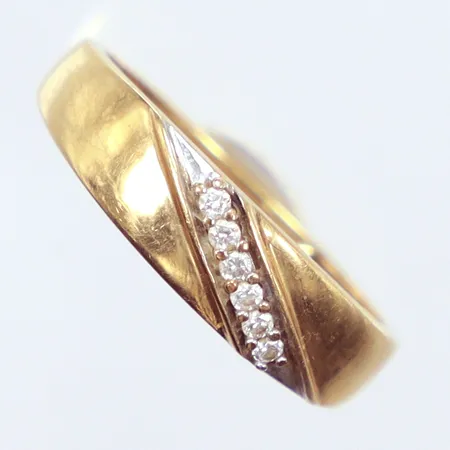 Ring, vitguldsdetalj, vita stenar, Ø18, Guldfynd, 18K Vikt: 2,8 g