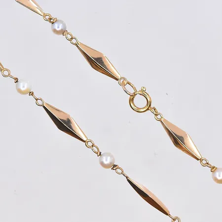 Collier med pärlor, längd 44 cm, bredd 5 mm, 18K. Vikt: 7,3 g
