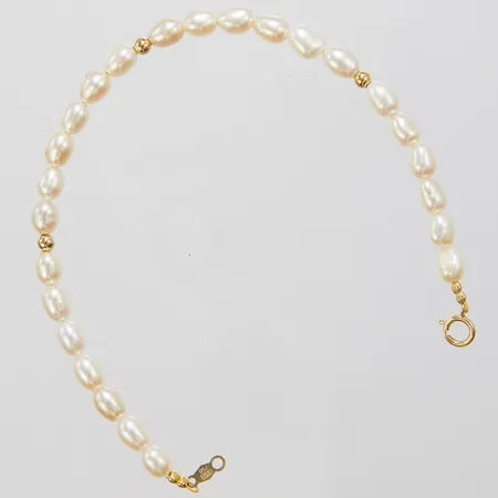 Armband, odlade sötvattenpärlor, gulddetaljer i 18K, längd ca 18,5cm, bredd 3-4,5mm, GHA, bruttovikt: 5,0g Vikt: 5 g