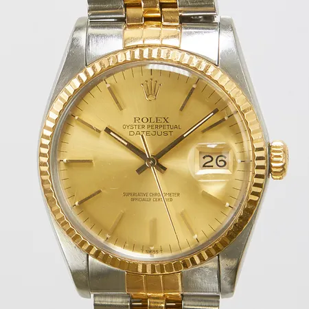 Herrur Rolex Datejust, stål/guld, automatisk, Ø 36mm, refnr: 16013, serienr: 8400804, cal. 3035, verknr: 1136661, plexiglas, datum, år 1984, jubileelänk stål/guld, extra länkbitar, refnr: 62523H-18, viklås polerad, servicebehov, manual, box, ytterkartong.