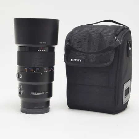 Objektiv Sony FE 2.8/90mm MACRO G OSS, Modell:SEL90M28G, srn:1971833, E-mount, motljusskydd, objektivfodral.  Skickas med postpaket.