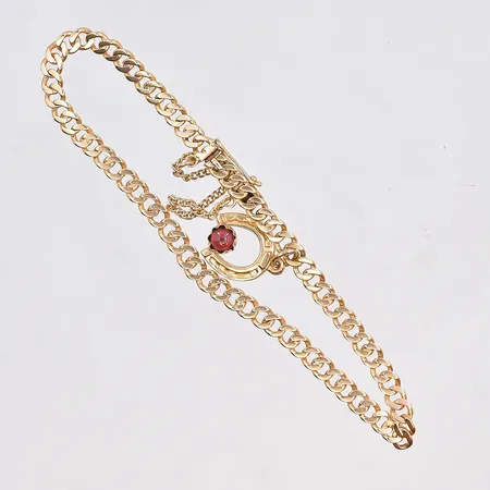 Armband Pansar med en berlock och säkerhetskedja, längd 18 cm, bredd 4 mm, 18K. Vikt: 7,7 g