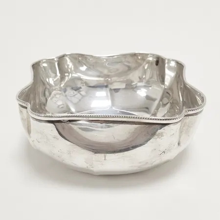 Skål, höjd 5,1cm, bucklig, 900/1000 silver Vikt: 137,1 g