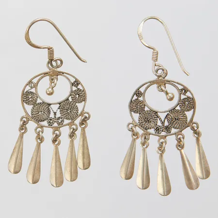 Ett par örhängen, längd ca 50mm, bredd 1-28mm, 925/1000 silver Vikt: 4,6 g