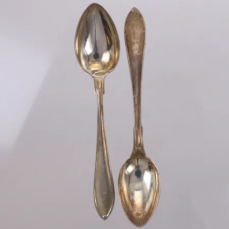 2 Skedar, modell Svensk Spetsig, längd 12cm, gravyr, silver 830/1000 Vikt: 27,2 g