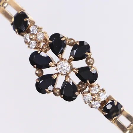 Armband med vita och svarta stenar, 15,5cm, bredd 5-18mm, slitage, 18K Bruttovikt: 11,1g Vikt: 11,1 g