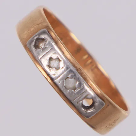 Ring, vita stenar, stl 19, bredd: 5mm, en sten saknas, finska stämplar, 14K Vikt: 3,5 g