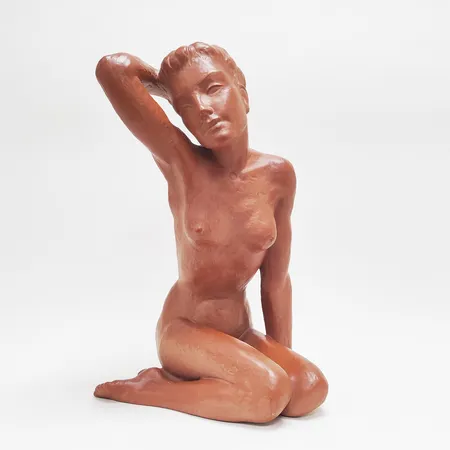 Figurin Kvinna, höjd 41,5cm, Gmunder, Österrike, numrerad 24121, mindre färgbortfall.  Skickas med postpaket.