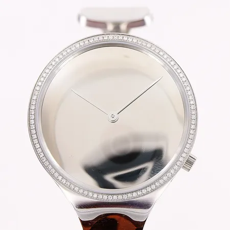 Damur Georg Jensen, modell 226, stl S, design Vivianna Torun Bülow-Hübe, stål, quartz, Ø34mm, diamantkrans, spegelurtavla , nr 010422, kvitto Glensia AB Maj 2023, nypris 24495kr, box och ytterkartong. Vikt: 0 g