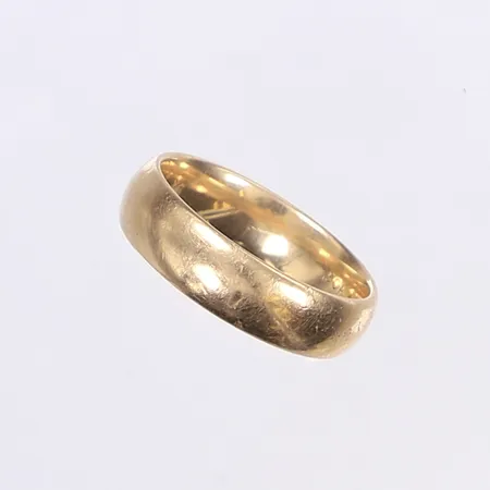 Ring, slät, stl 19, bredd 6mm, Schalins, gravyr, 18K Vikt: 8,2 g